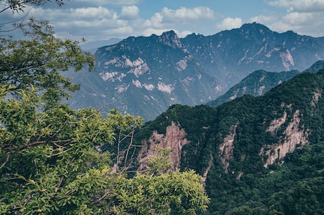 去澳大利亚旅游 而当目光的尽头随着蜿蜒的海岸线向朦胧的山和无边的海望去