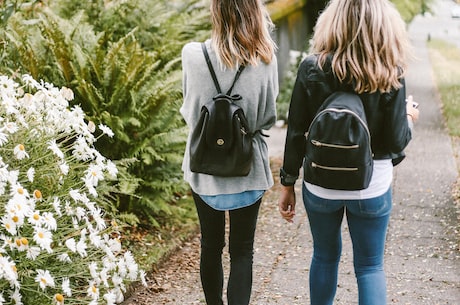 专业化妆学校(如何选择专业化妆学校？)