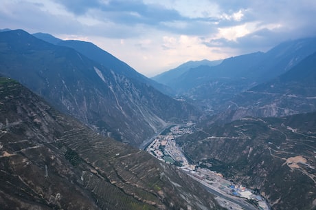 川藏线自驾游攻略(川藏线自驾游攻略:一路欣赏自然美景)