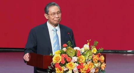 钟南山新春送祝福，钟南山新春送祝福，献爱心守护健康