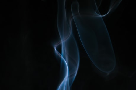 给我一支烟(给我一支烟,让我做回自己)