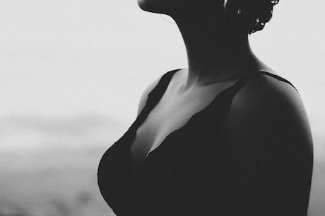 何政军妻子的图片(何政军妻子的美艳照曝光!)