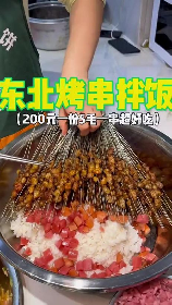 哈尔滨中央大街美食，【精选美食】品尝哈尔滨中央大街的烤肉串、石锅拌饭和红肠